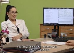 Агент LOAN4K говорит малышке, что секс - это ее единственный способ сохранить работу