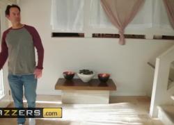 Грязная болельщица Gia Derza любит скрытный секс за своими папами Brazzers