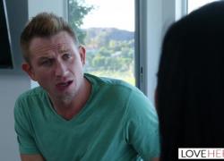 красотка с идеальной грудью Loveherfeet дает горячий секс ног
