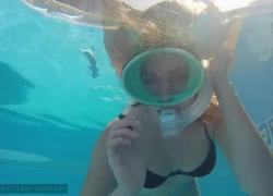 Маска для подводного плавания под водой