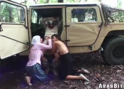 Открытый общественный дом вдали от дома в гостях