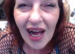V 300 Дразнить соблазнительной DawnSkye MILF с большой попкой
