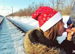 Зимний открытый любительский минет на железной дороге